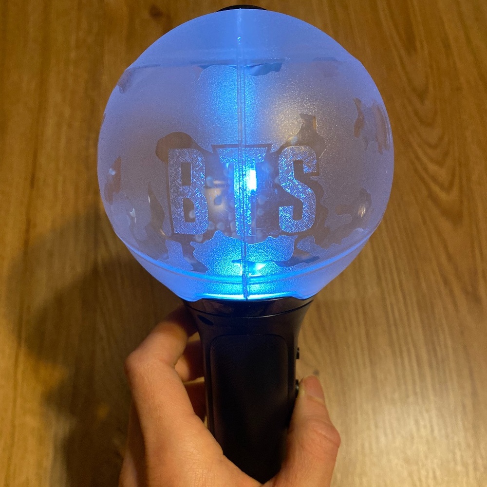 Official BTS ARMY BOMB v3 (COLLECTABLE)